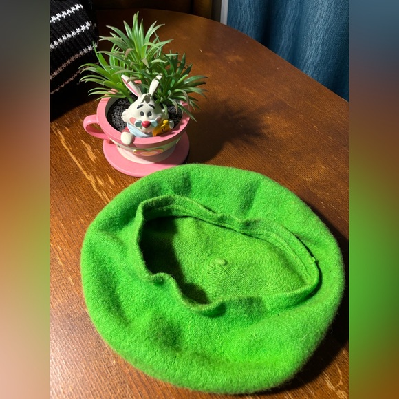 Vixen by Micheline Pitt Slime Green Beret - Picture 3 of 4